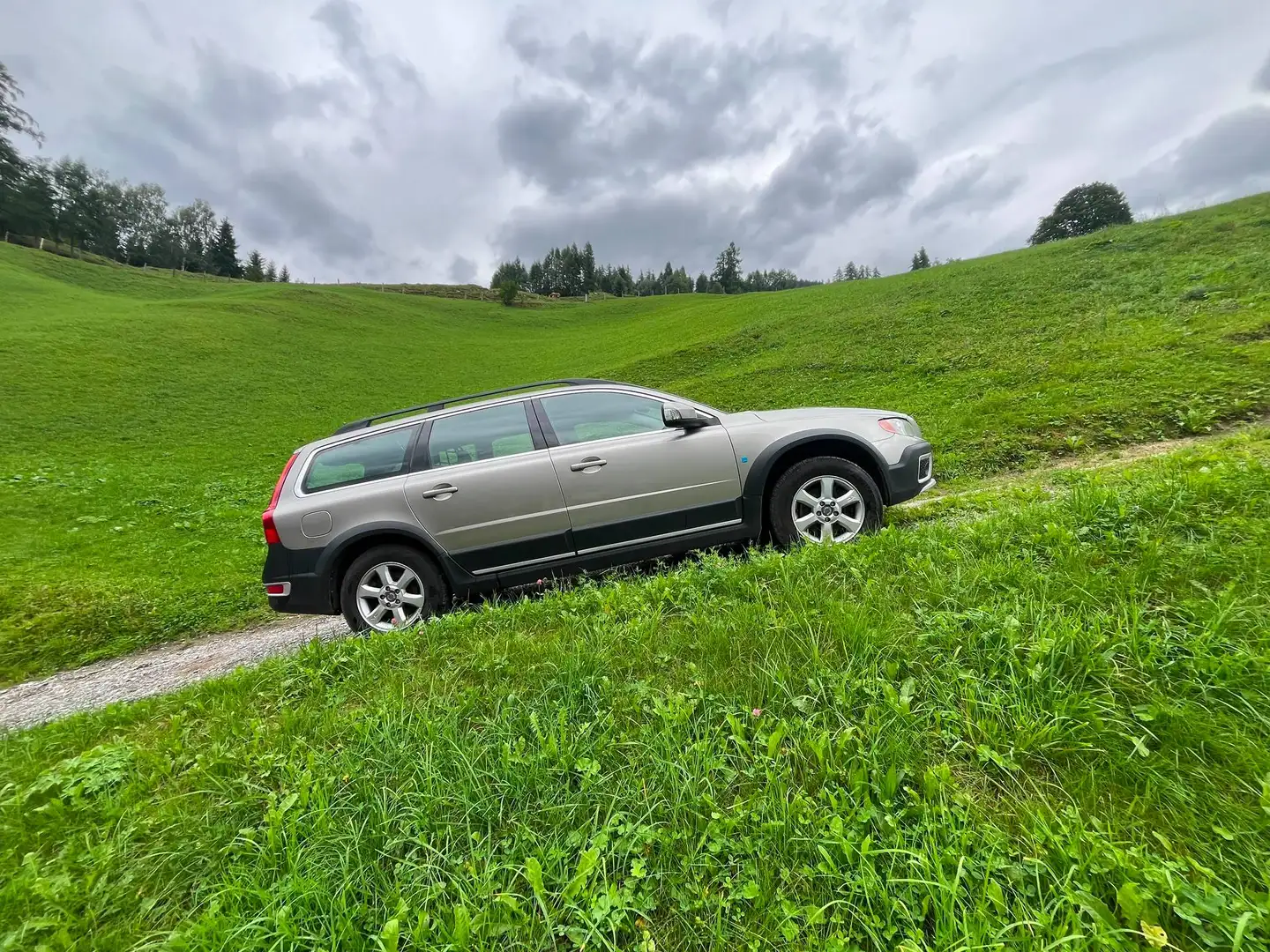 Volvo XC70 XC70 D5 Momentum AWD Geartronic Aut. Momentum Silber - 2