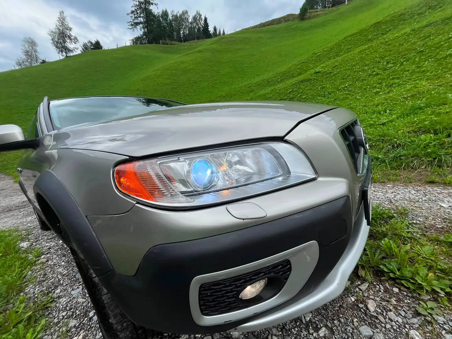Volvo XC70 XC70 D5 Momentum AWD Geartronic Aut. Momentum Silber - 1