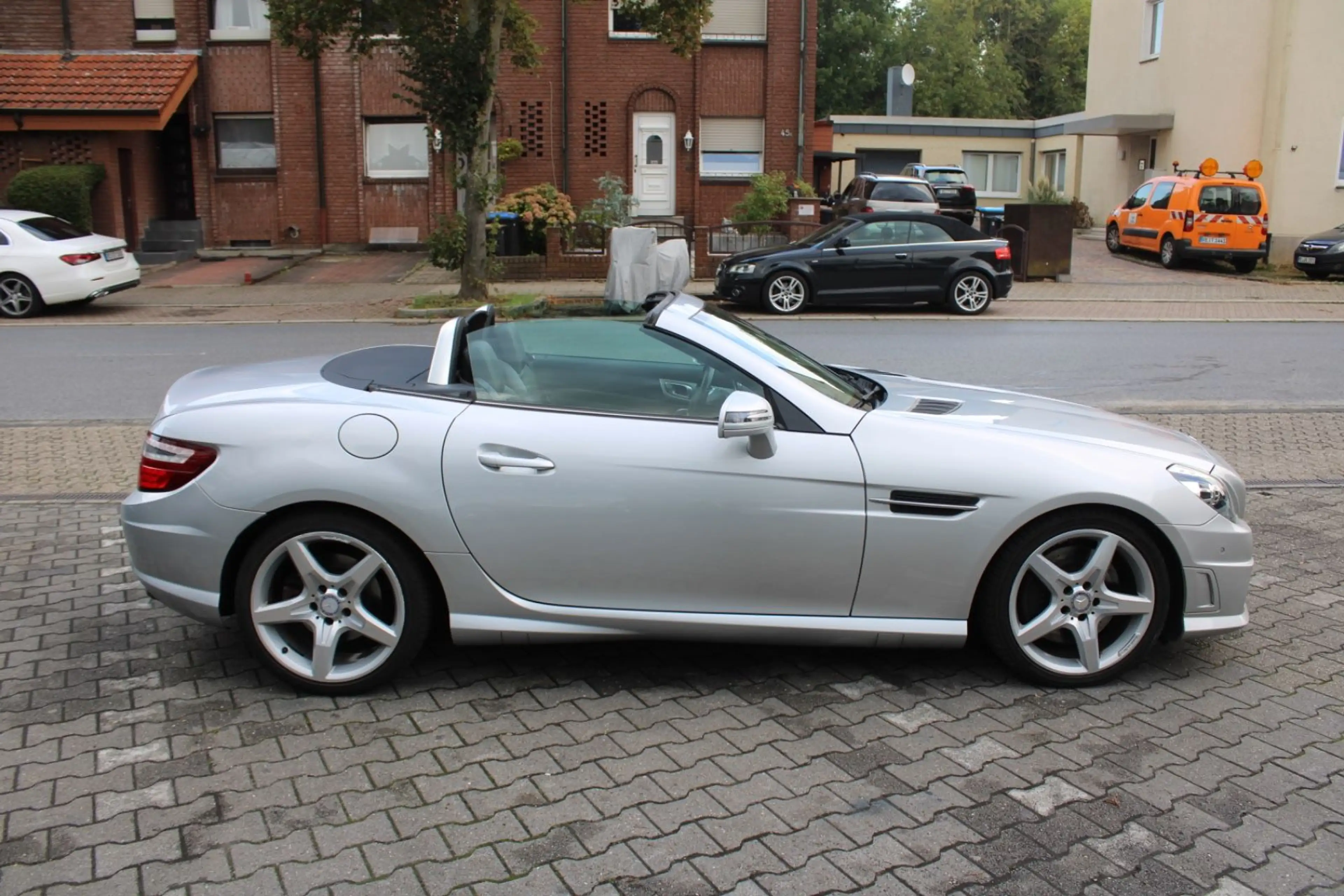 Mercedes-Benz SLK 250 CDI Roadster*AMG PAKET*PANO*LEDER*NAVI* — photo 3