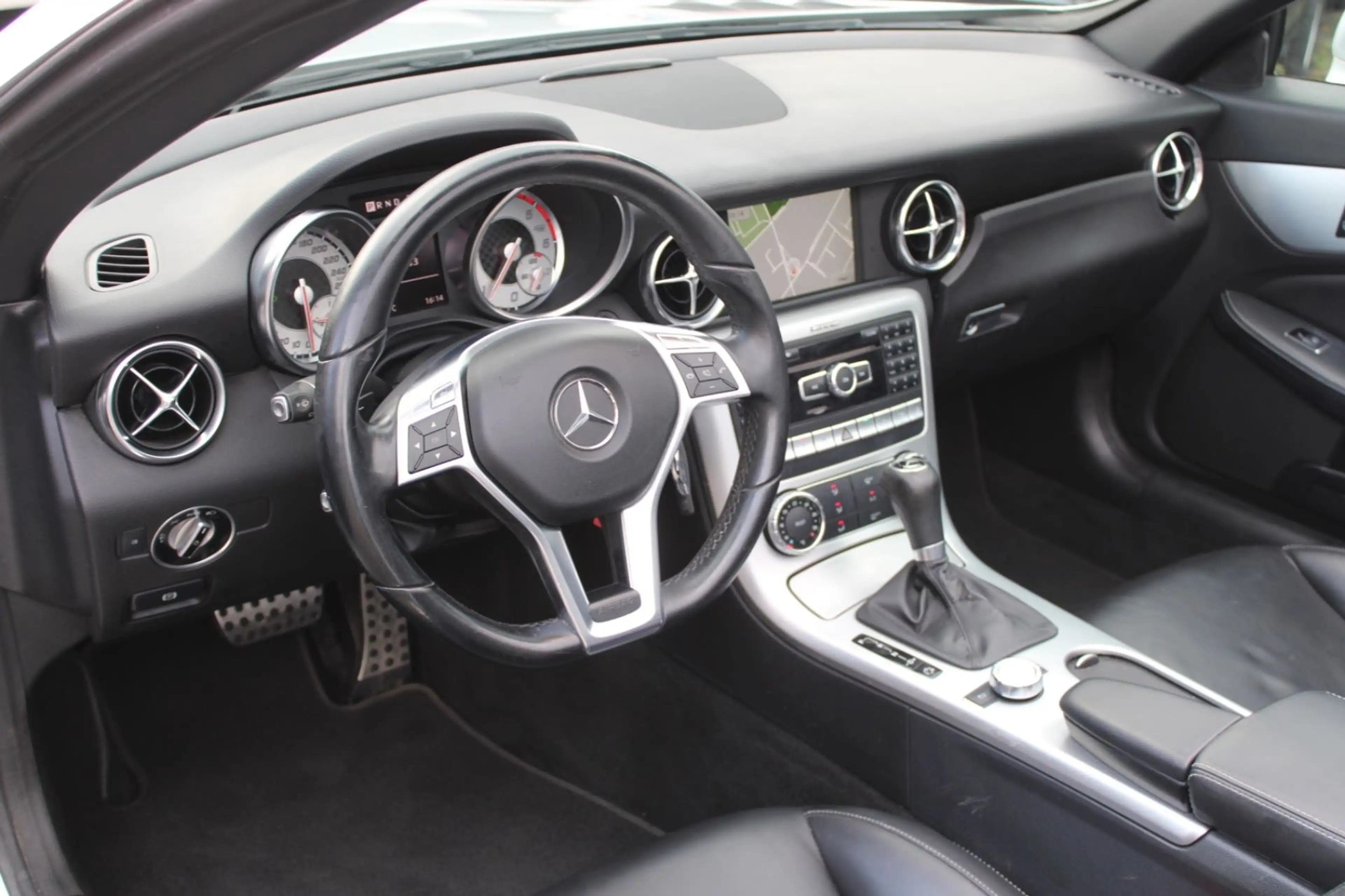 Mercedes-Benz SLK 250 CDI Roadster*AMG PAKET*PANO*LEDER*NAVI* — photo 10