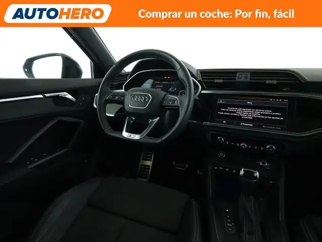 Audi Q3 view 14