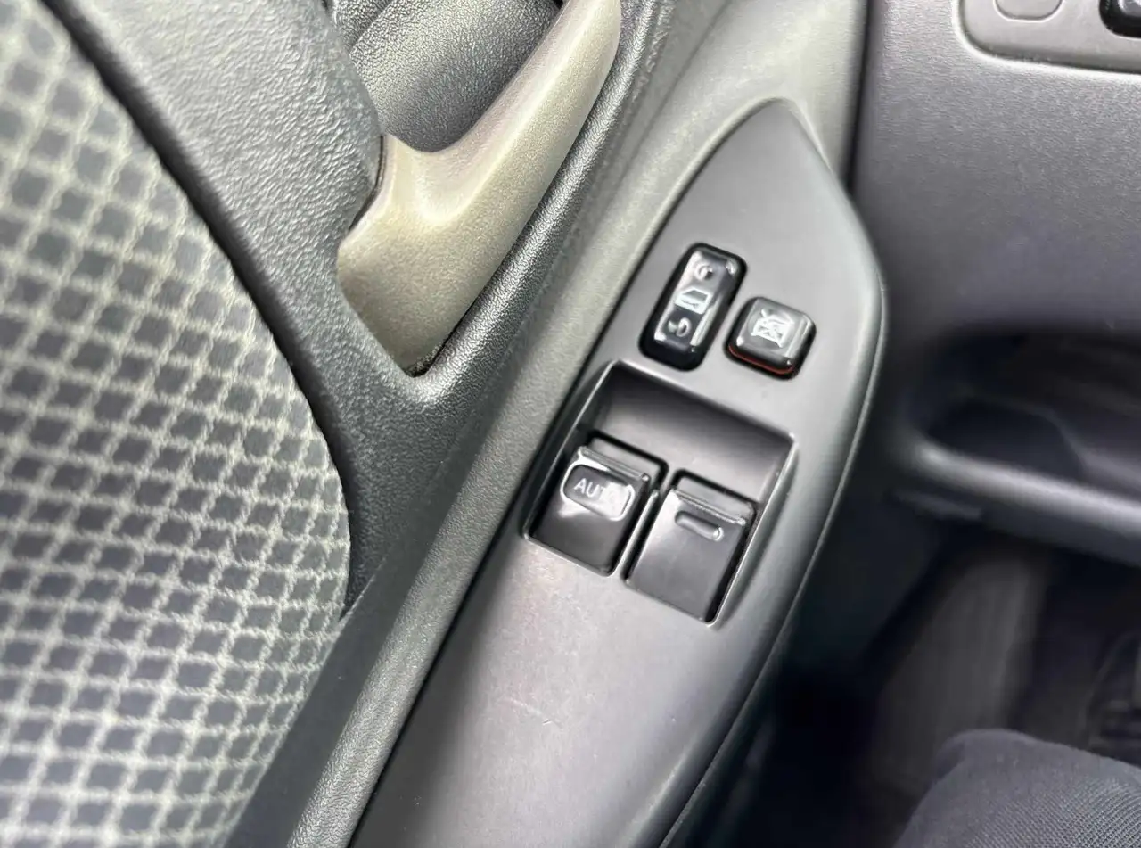 Toyota Yaris Yaris — photo 2
