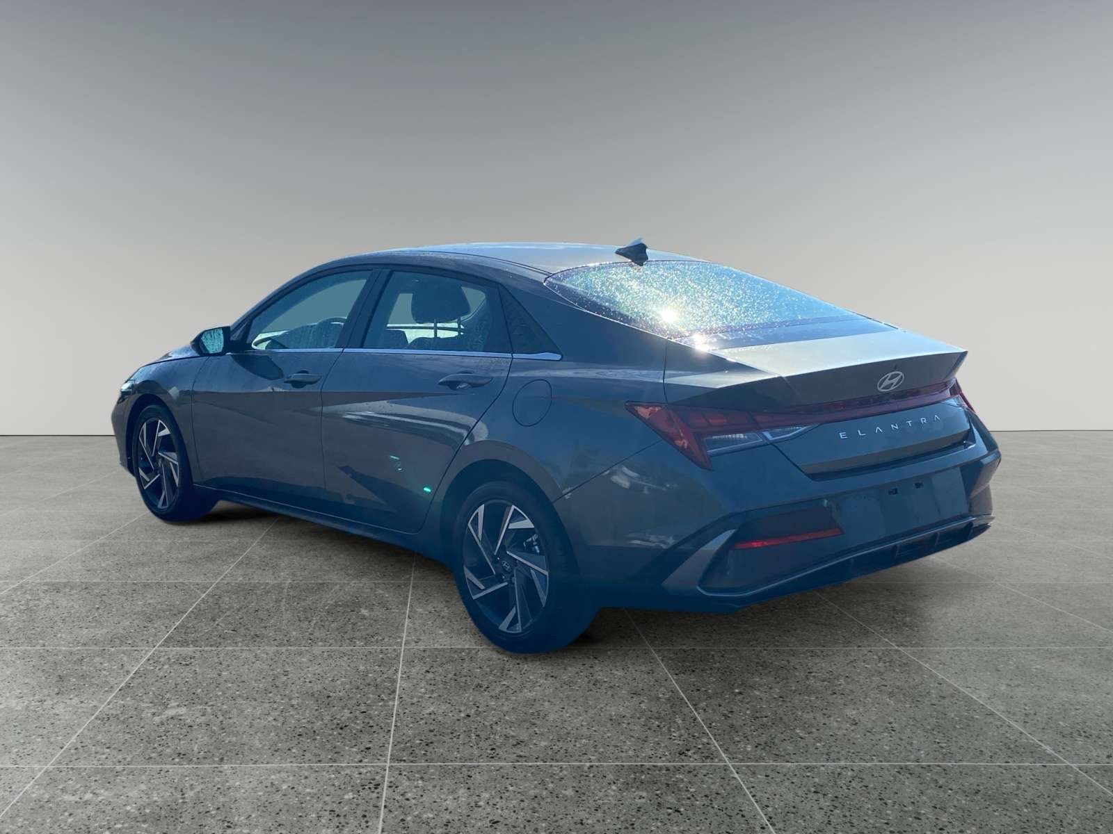 2025 Hyundai Elantra Luxury IVT — снимка 1