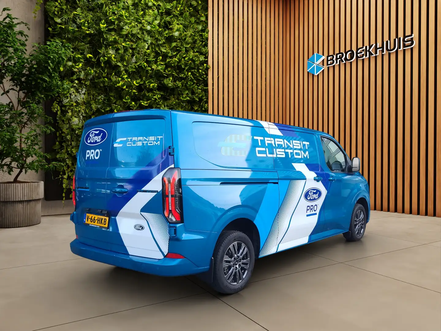 Ford E-Transit Cust. E-Transit Custom 340 L2H1 Limited 65 kWh 218 Bleu - 2