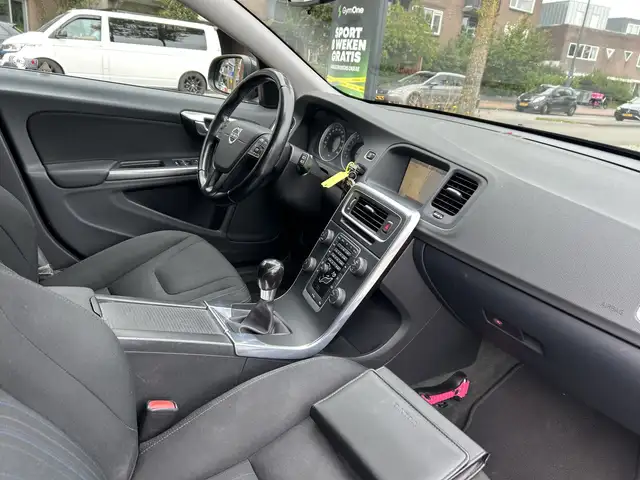 Volvo V60 view 3