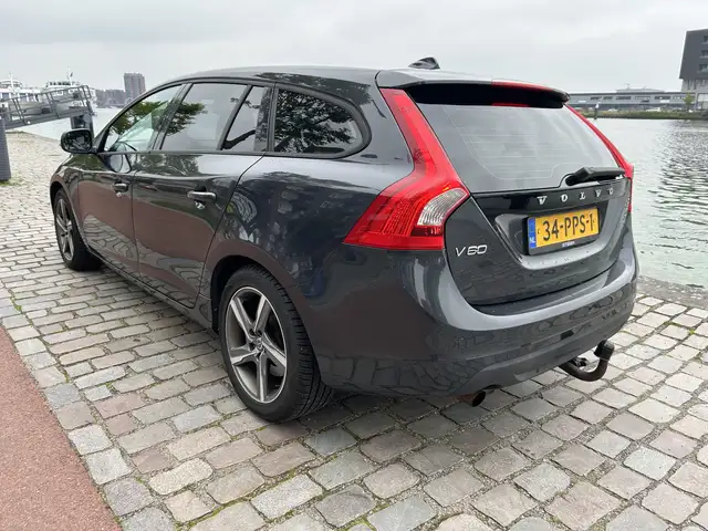 Volvo V60 view 5