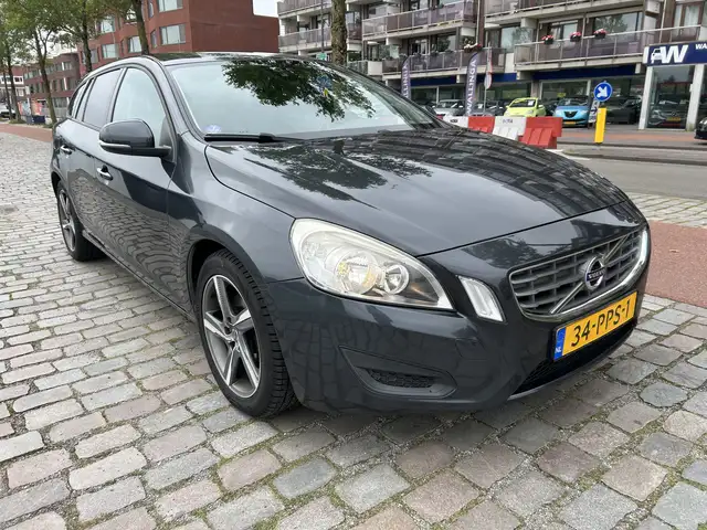 Volvo V60 view 4