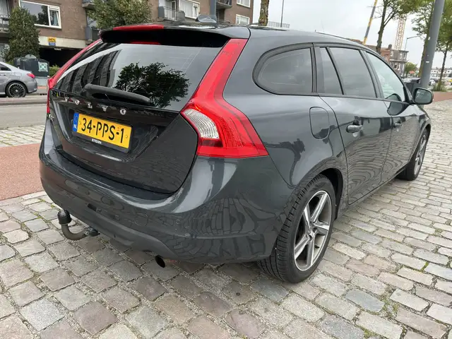 Volvo V60 view 2