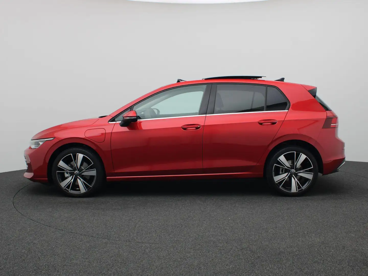 Volkswagen Golf 1.5 eHybrid Style Edition 204PK DSG Pano-Schuifdak Rood - 2