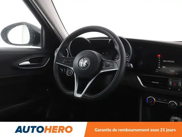 Alfa Romeo Giulia view 13