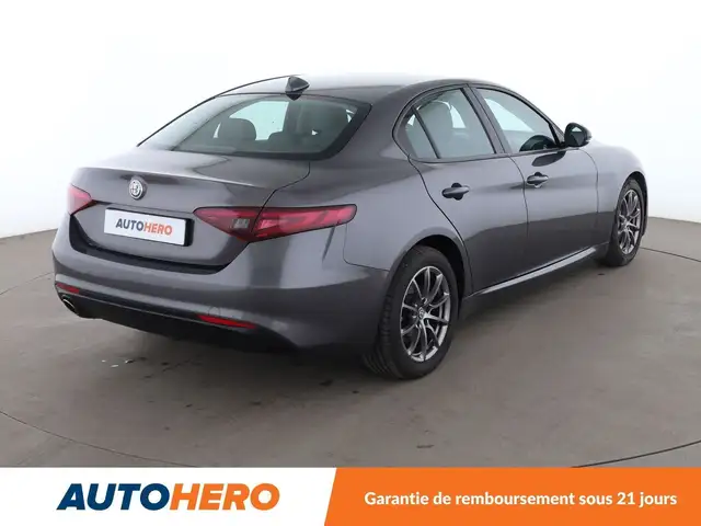Alfa Romeo Giulia view 6
