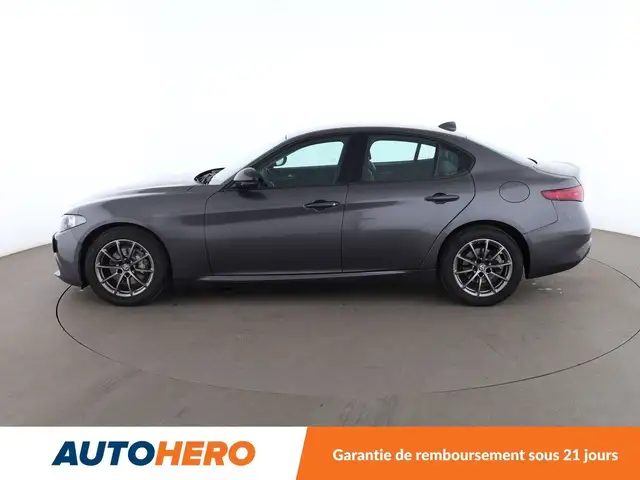 Alfa Romeo Giulia view 3
