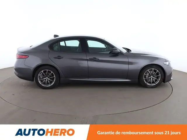 Alfa Romeo Giulia view 7