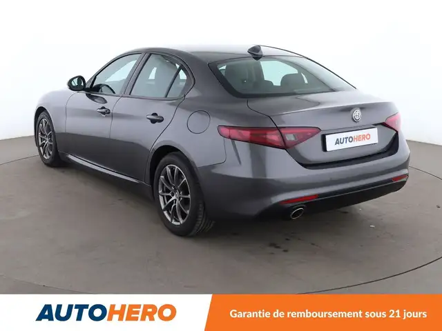 Alfa Romeo Giulia view 4
