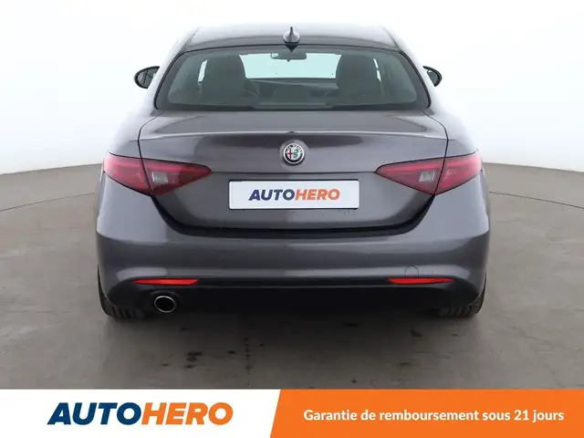 Alfa Romeo Giulia view 5