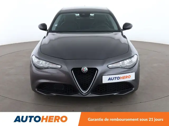 Alfa Romeo Giulia view 9