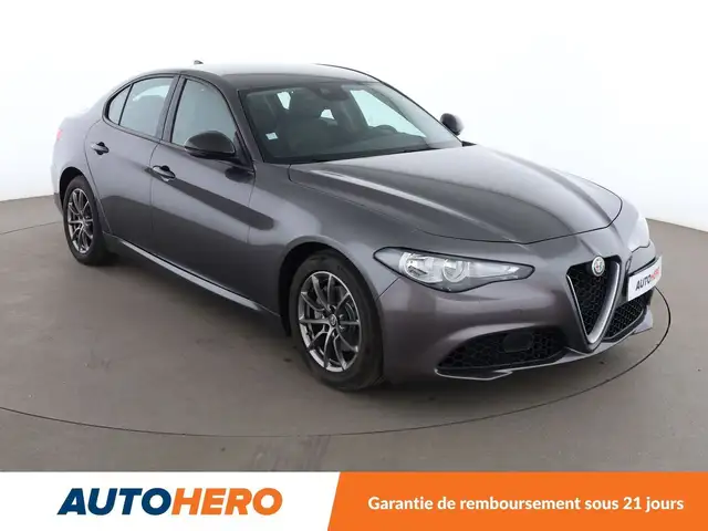 Alfa Romeo Giulia view 8