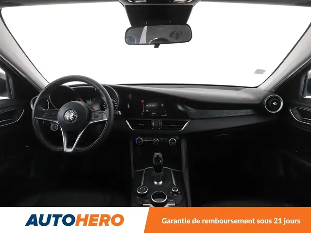 Alfa Romeo Giulia view 12