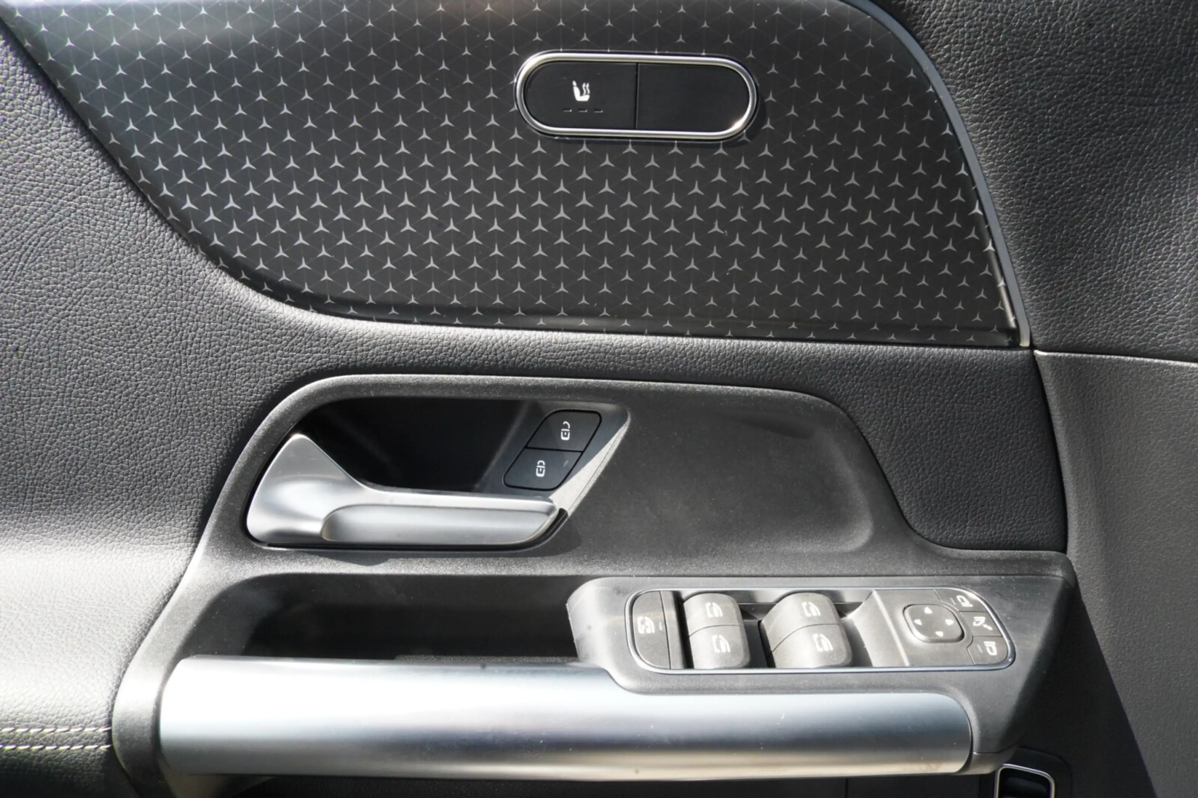 Mercedes-Benz GLA 180 GLA 180 Progressive — photo 15