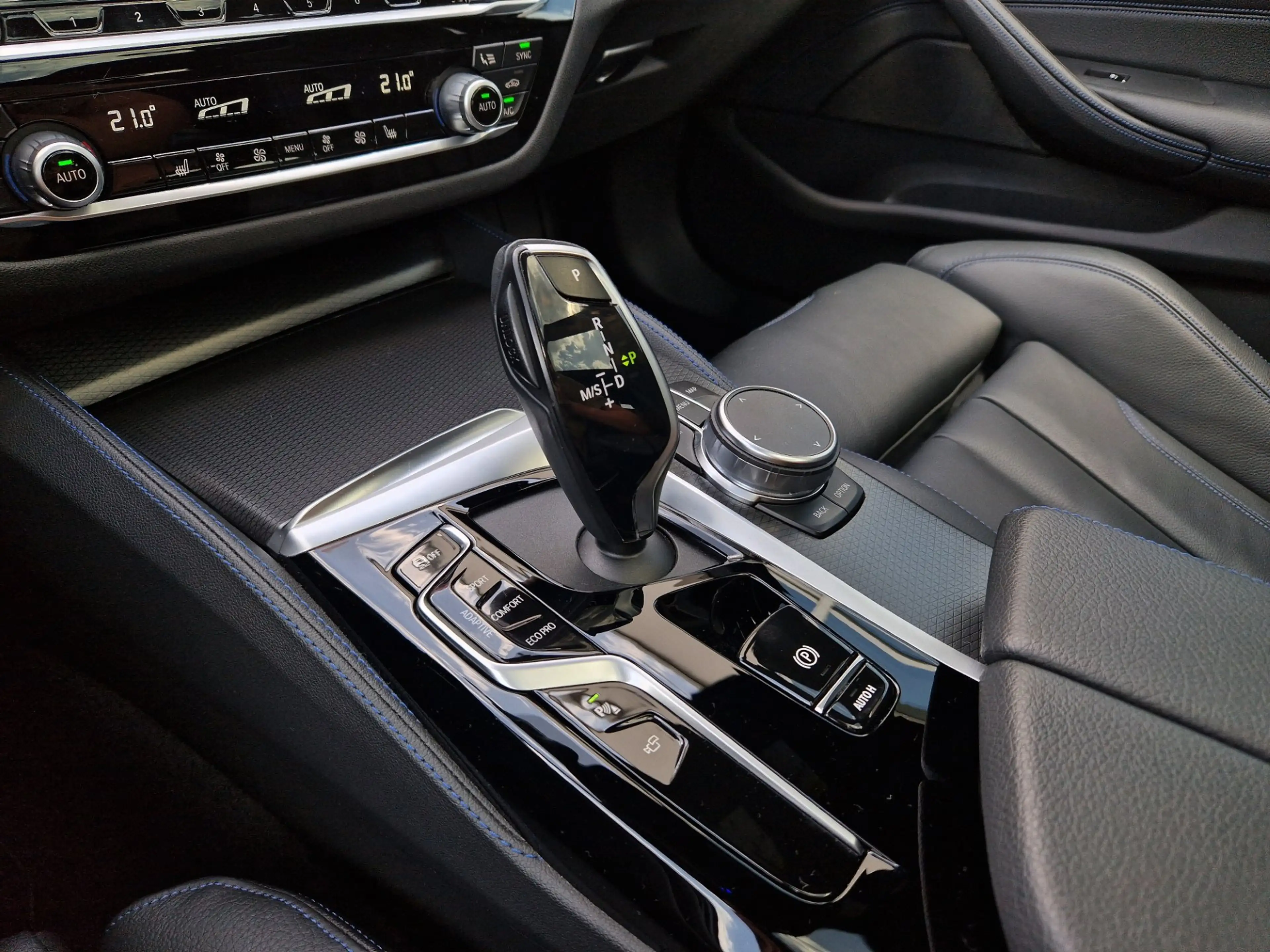 BMW 540 d xDrive — photo 11