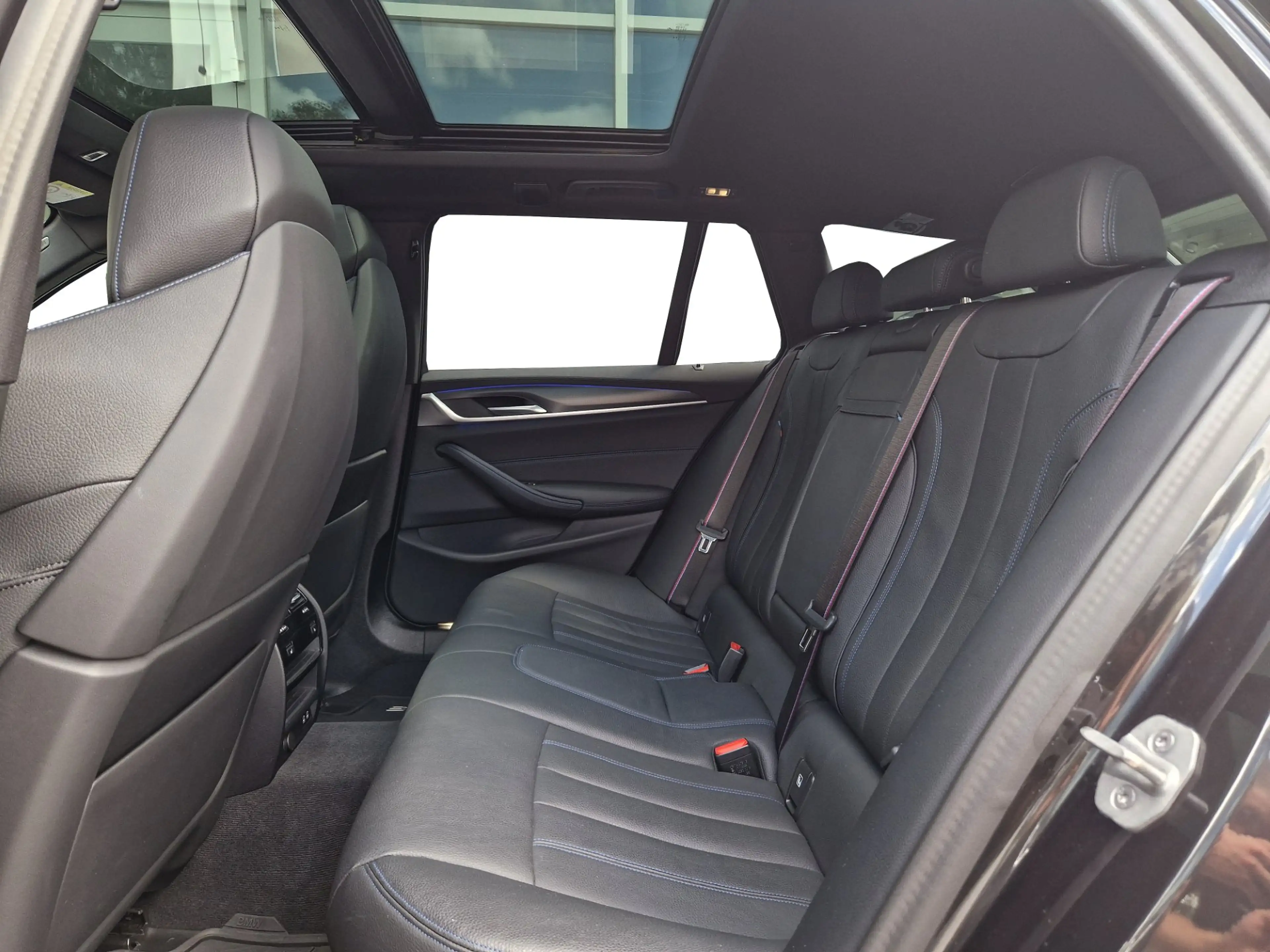 BMW 540 d xDrive — photo 15