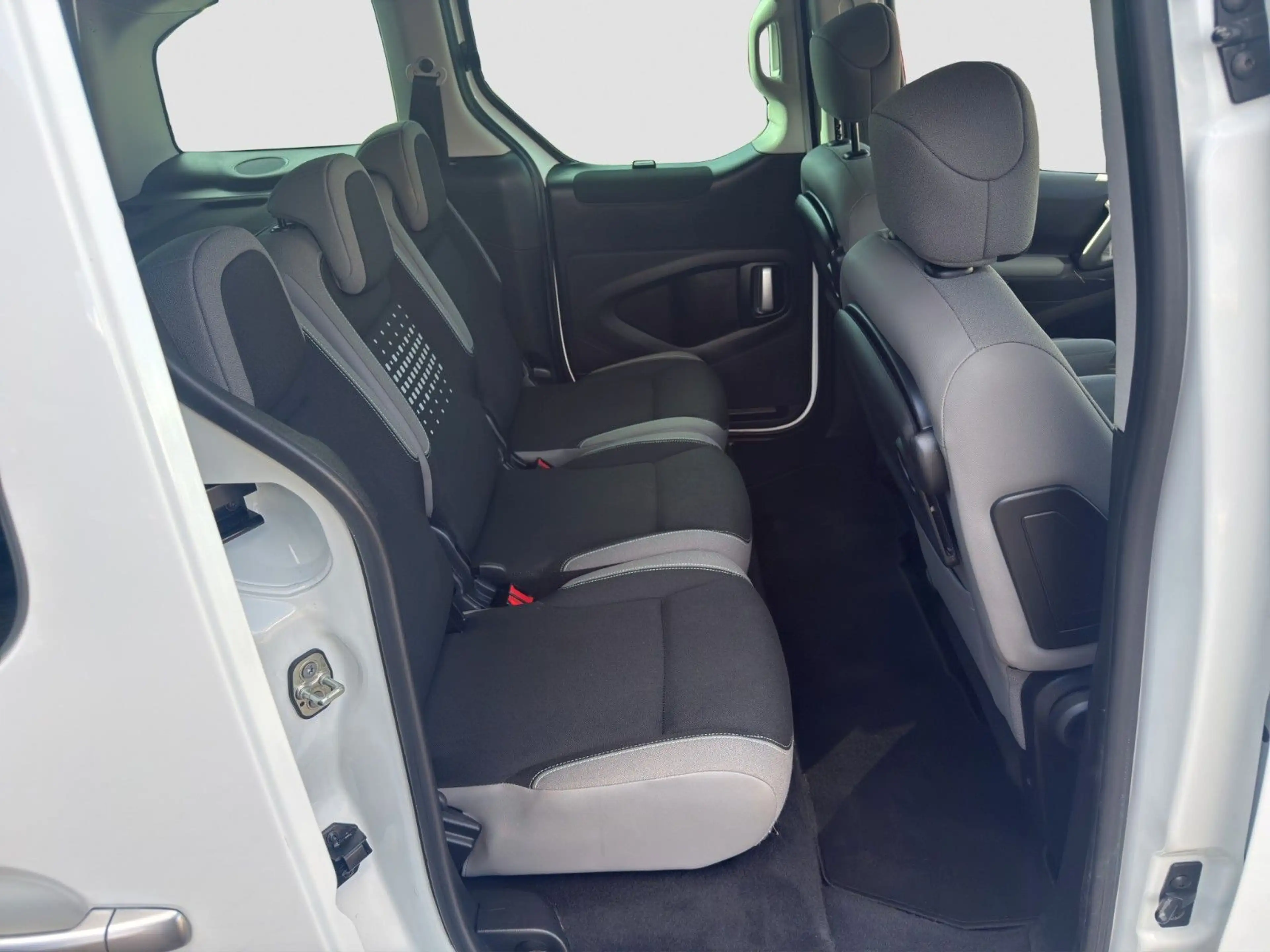 Citroen Berlingo Kombi Selection 1.HD*NAVI*STNDHZ*ZR-NEU — photo 15