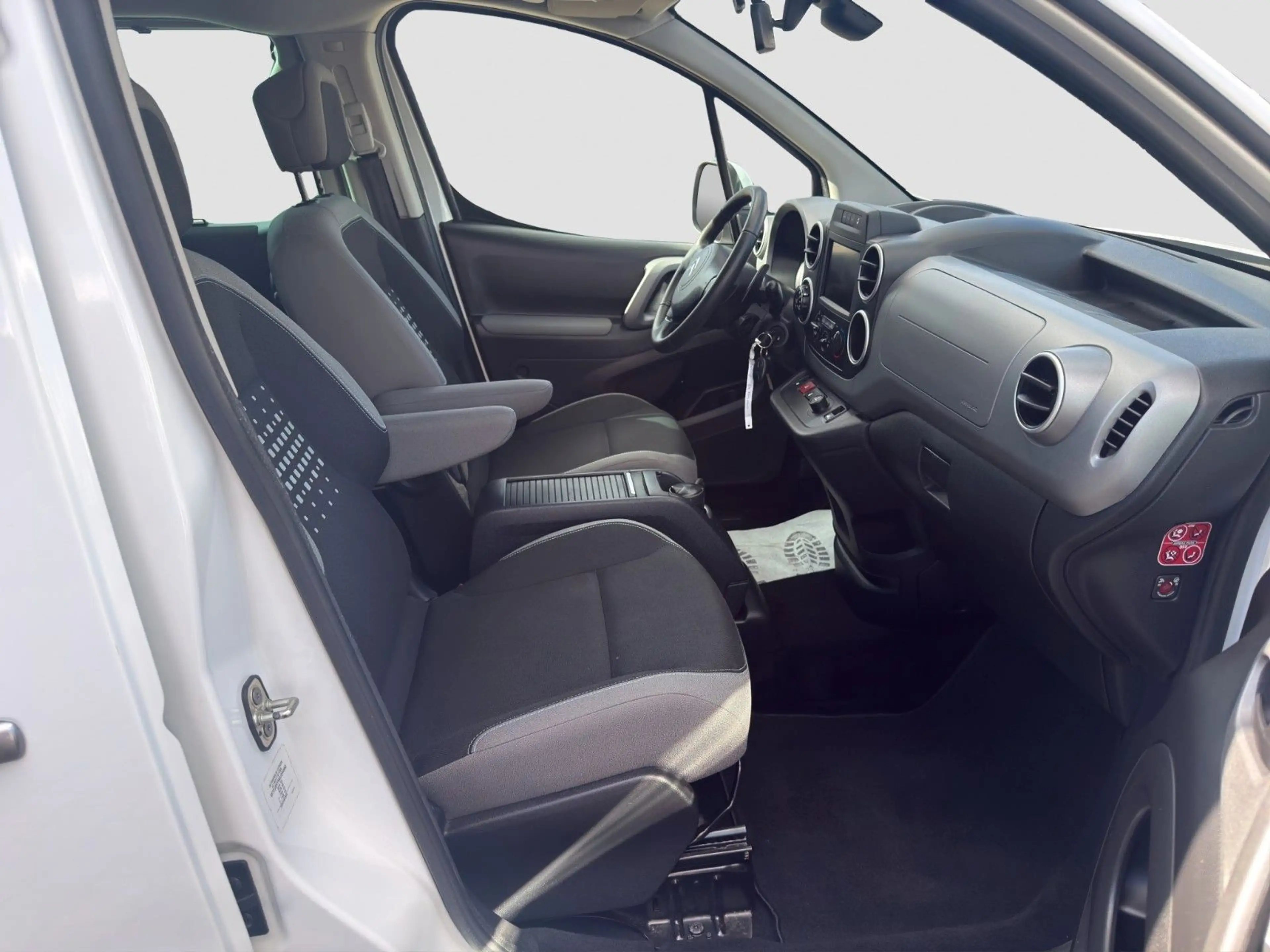 Citroen Berlingo Kombi Selection 1.HD*NAVI*STNDHZ*ZR-NEU — photo 14