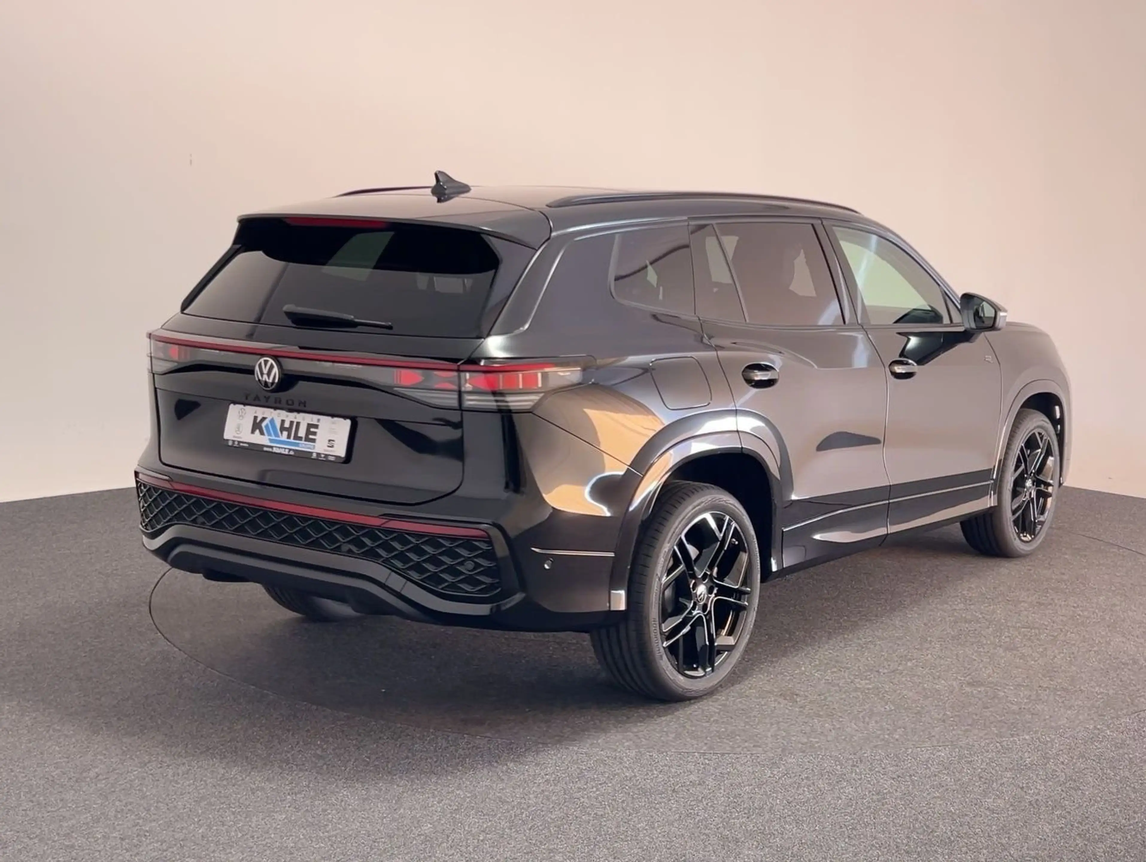 Volkswagen Tayron 1.5 eHybrid DSG R-Line CarPlay Pano Black — photo 6