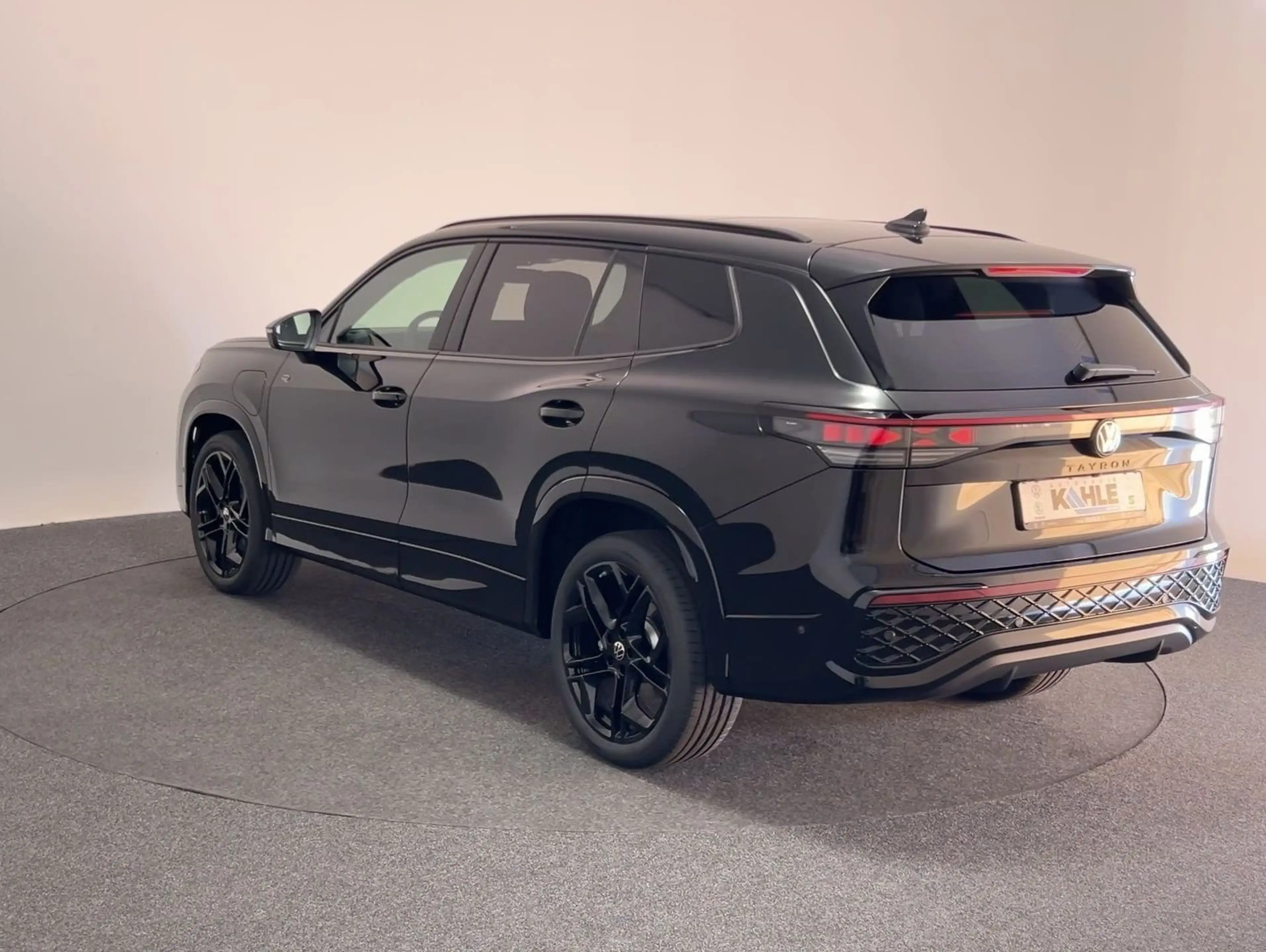 Volkswagen Tayron 1.5 eHybrid DSG R-Line CarPlay Pano Black — photo 7