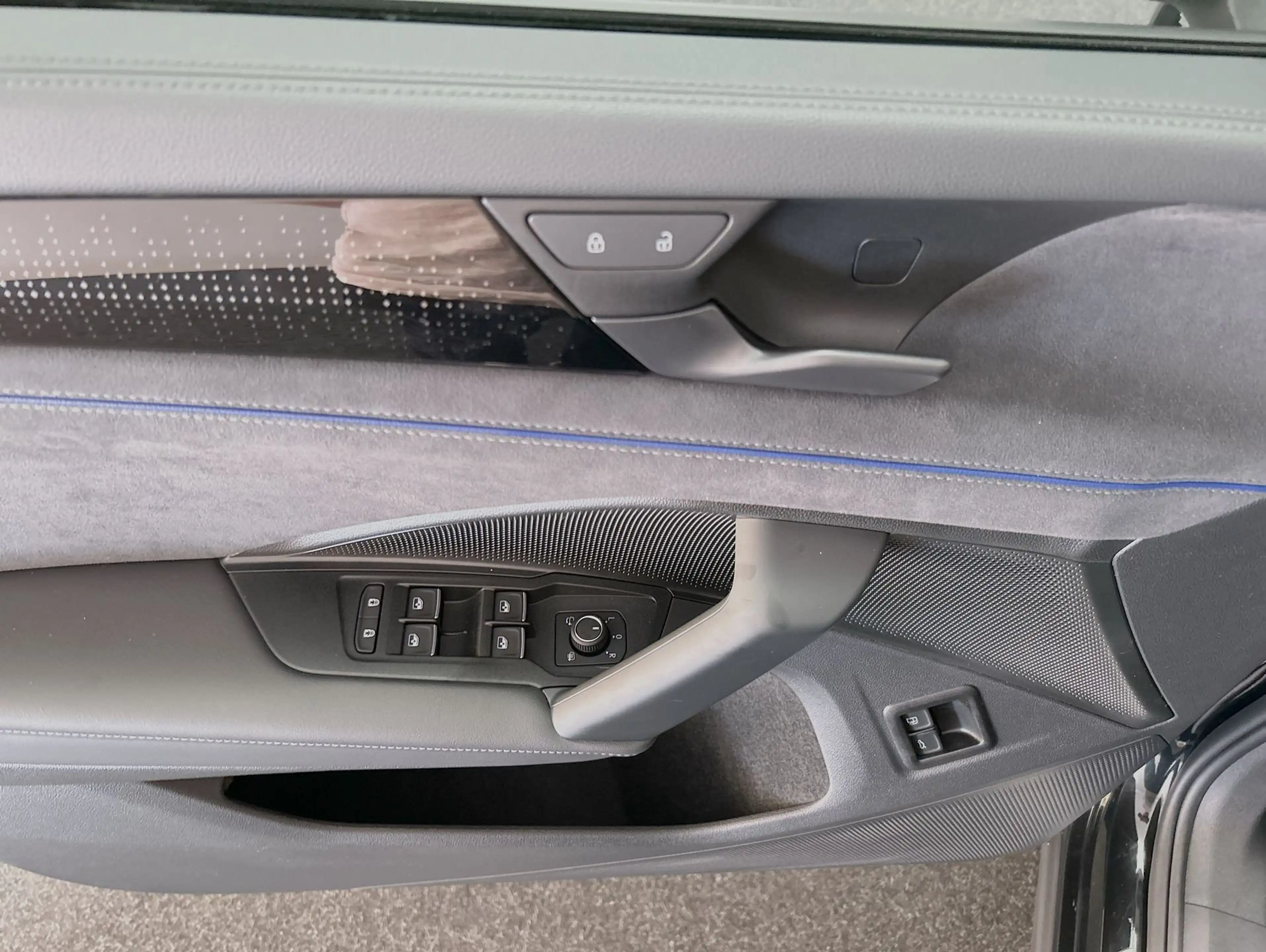 Volkswagen Tayron 1.5 eHybrid DSG R-Line CarPlay Pano Black — photo 13