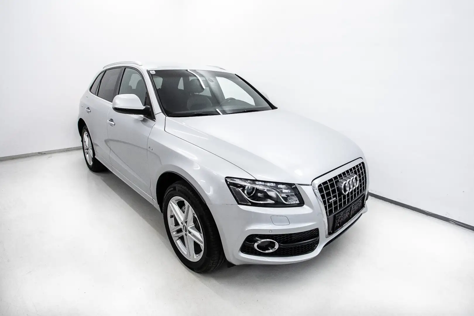 Audi Q5 2,0 TDI quattro DPF Silber - 2