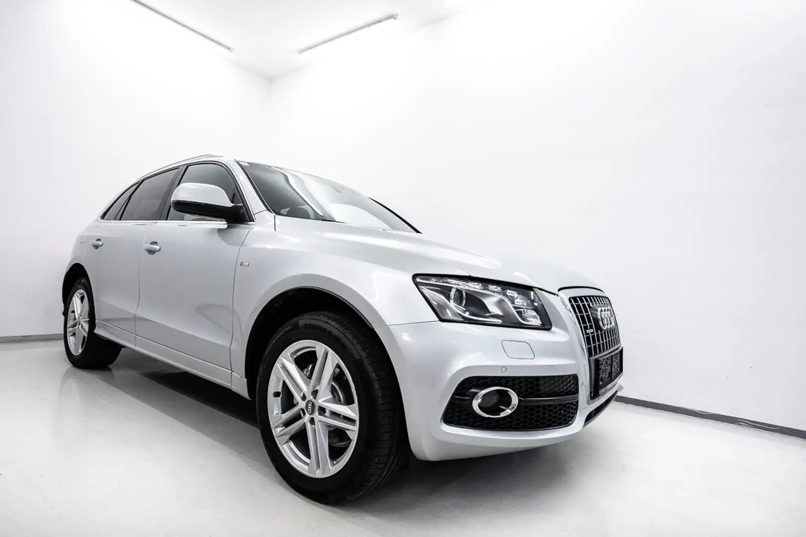 Audi Q5 2,0 TDI quattro DPF Silber - 1