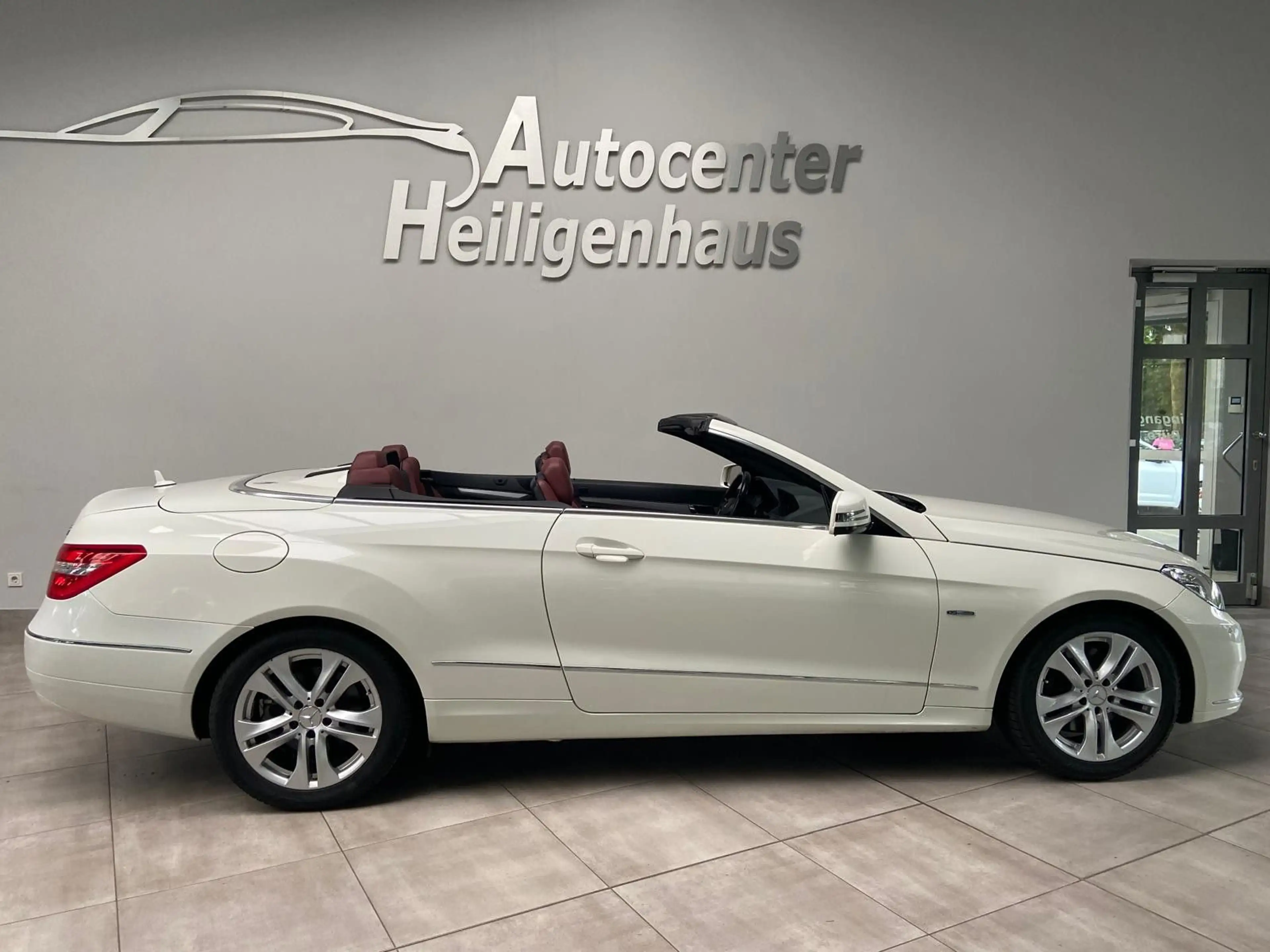 Mercedes-Benz E 250 Cabrio Nackenheizung Leder Tempomat PDC — photo 8