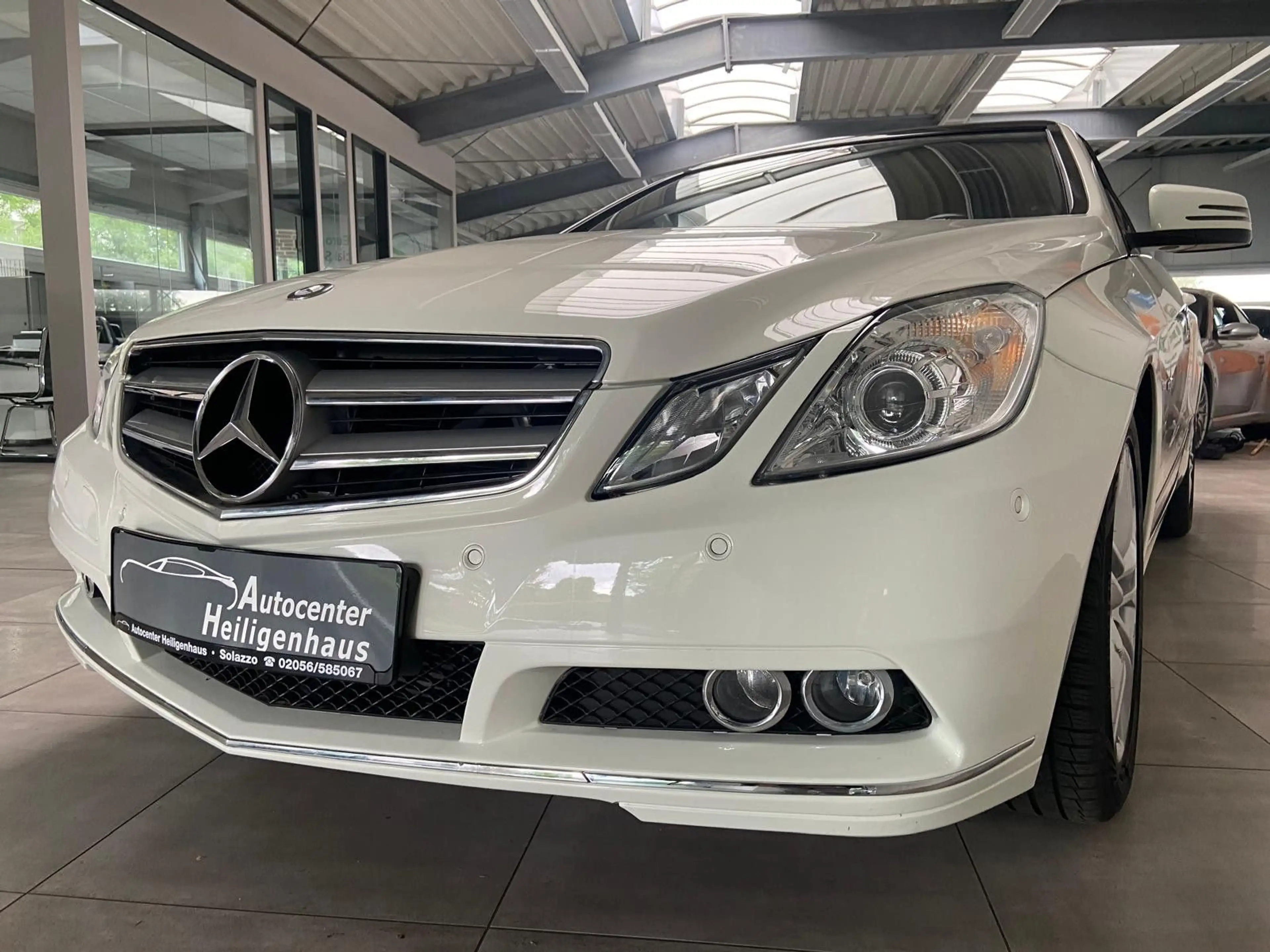 Mercedes-Benz E 250 Cabrio Nackenheizung Leder Tempomat PDC — photo 10