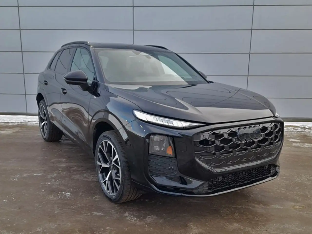 Audi Q3 снимка Audi Q3