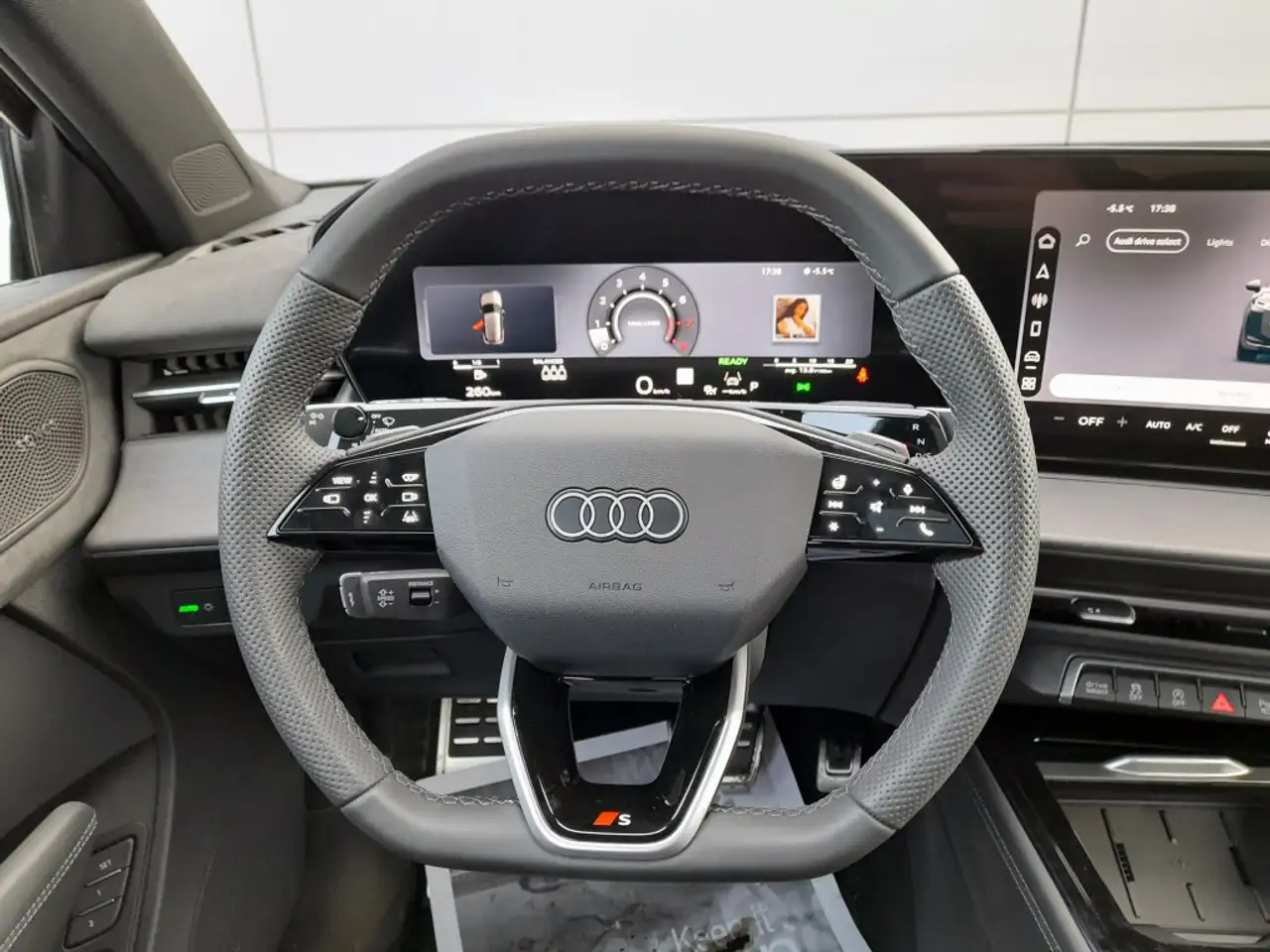 Audi Q3 снимка Audi Q3