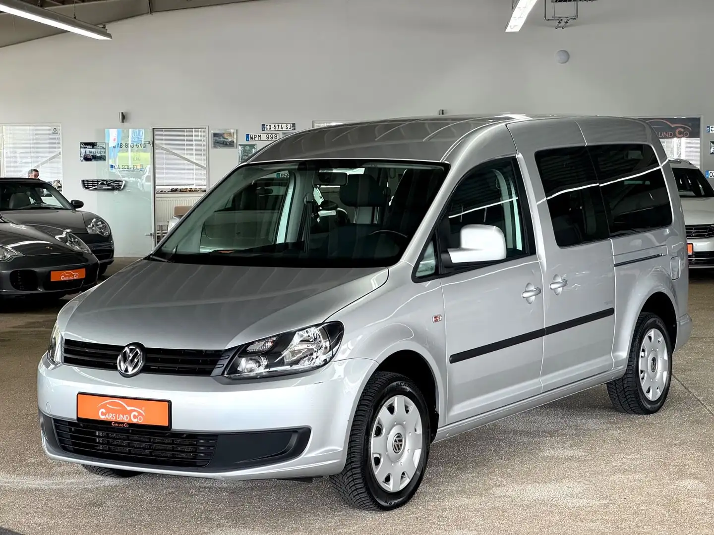 Volkswagen Caddy 1.6 TDI Maxi 7Sitz *SHZ*NAV*PDC*TEM*19%* Plateado - 1