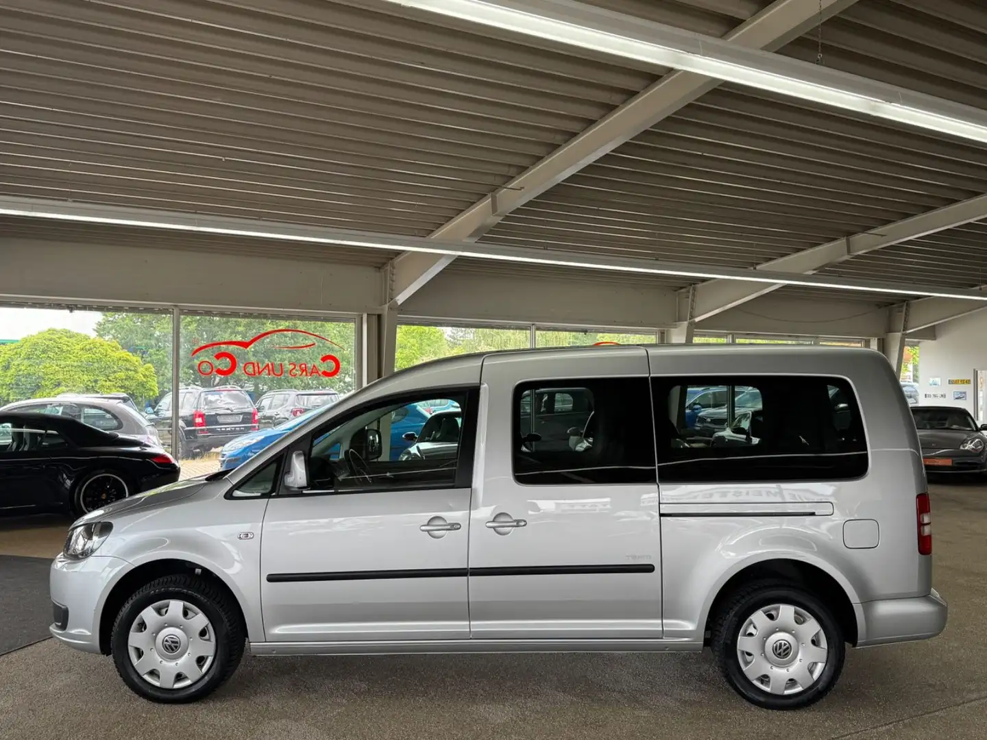 Volkswagen Caddy 1.6 TDI Maxi 7Sitz *SHZ*NAV*PDC*TEM*19%* Plateado - 2