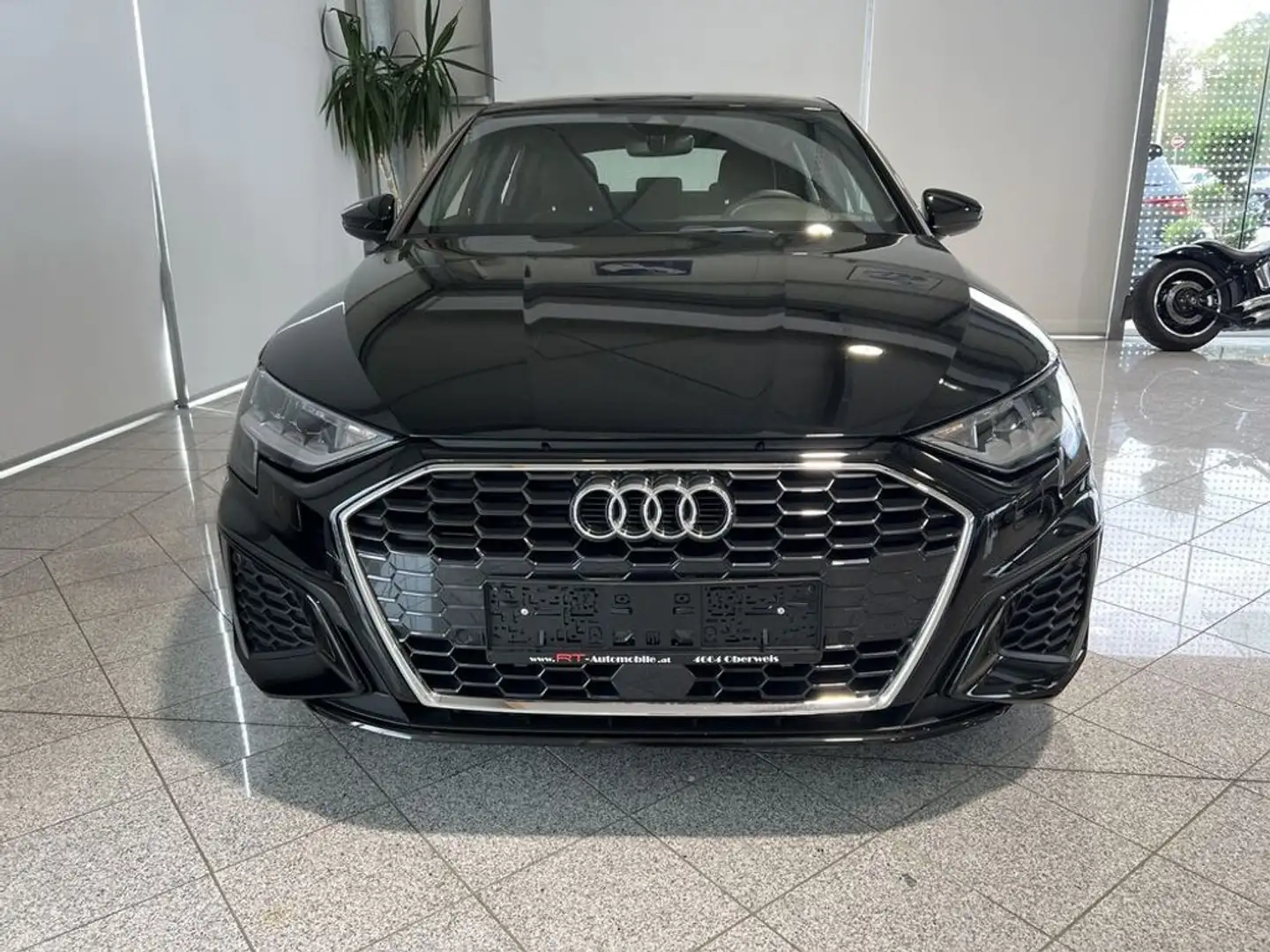 Audi A3 30 TDI S line Schwarz - 2