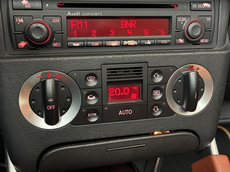 Audi TT Roadster 1.8 5V Turbo quattro | BASEBALL INTERIEUR — photo 32