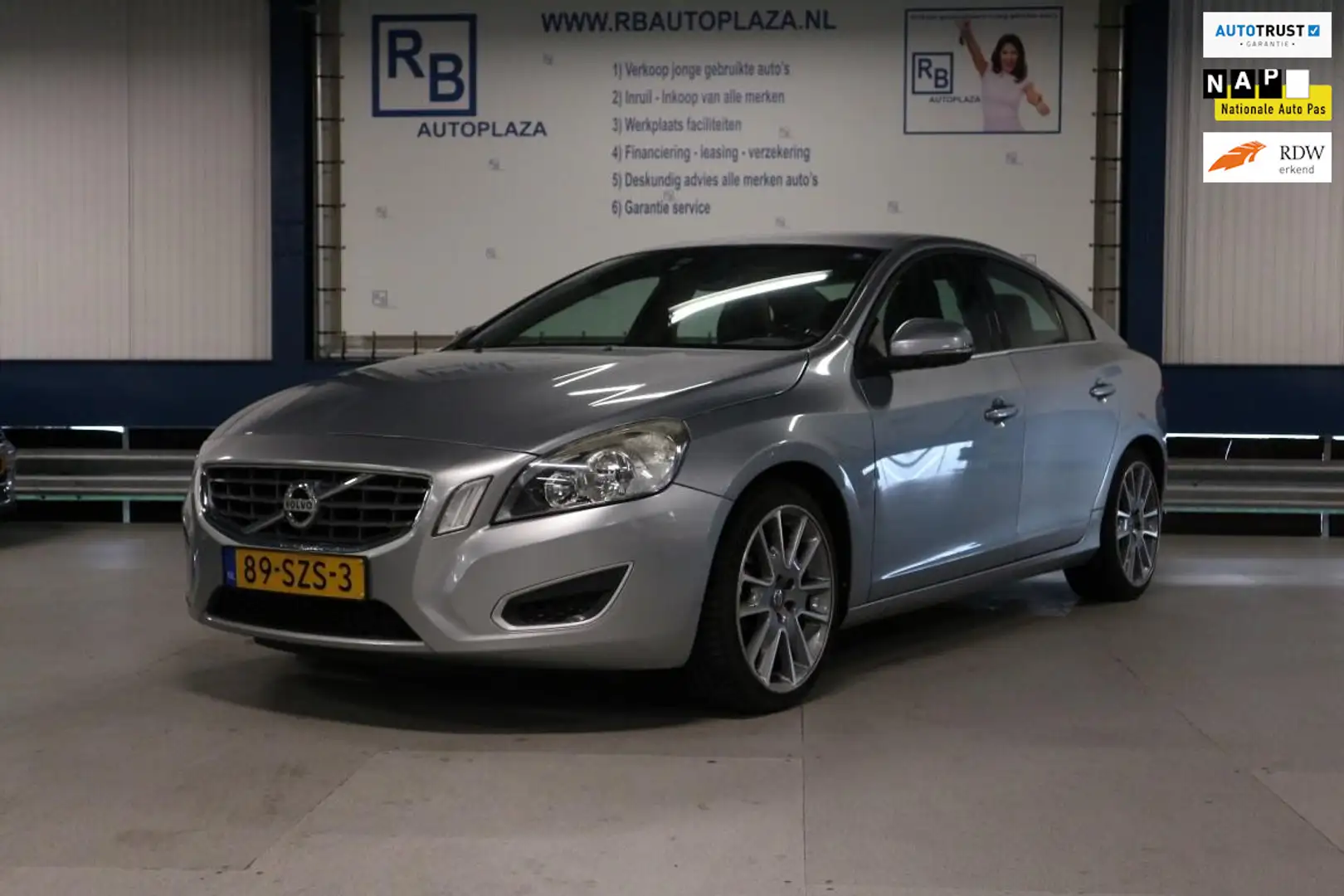 Volvo S60 1.6 T4F Kinetic / Automaat / 1e EIG / TOPPER ! Grey - 1