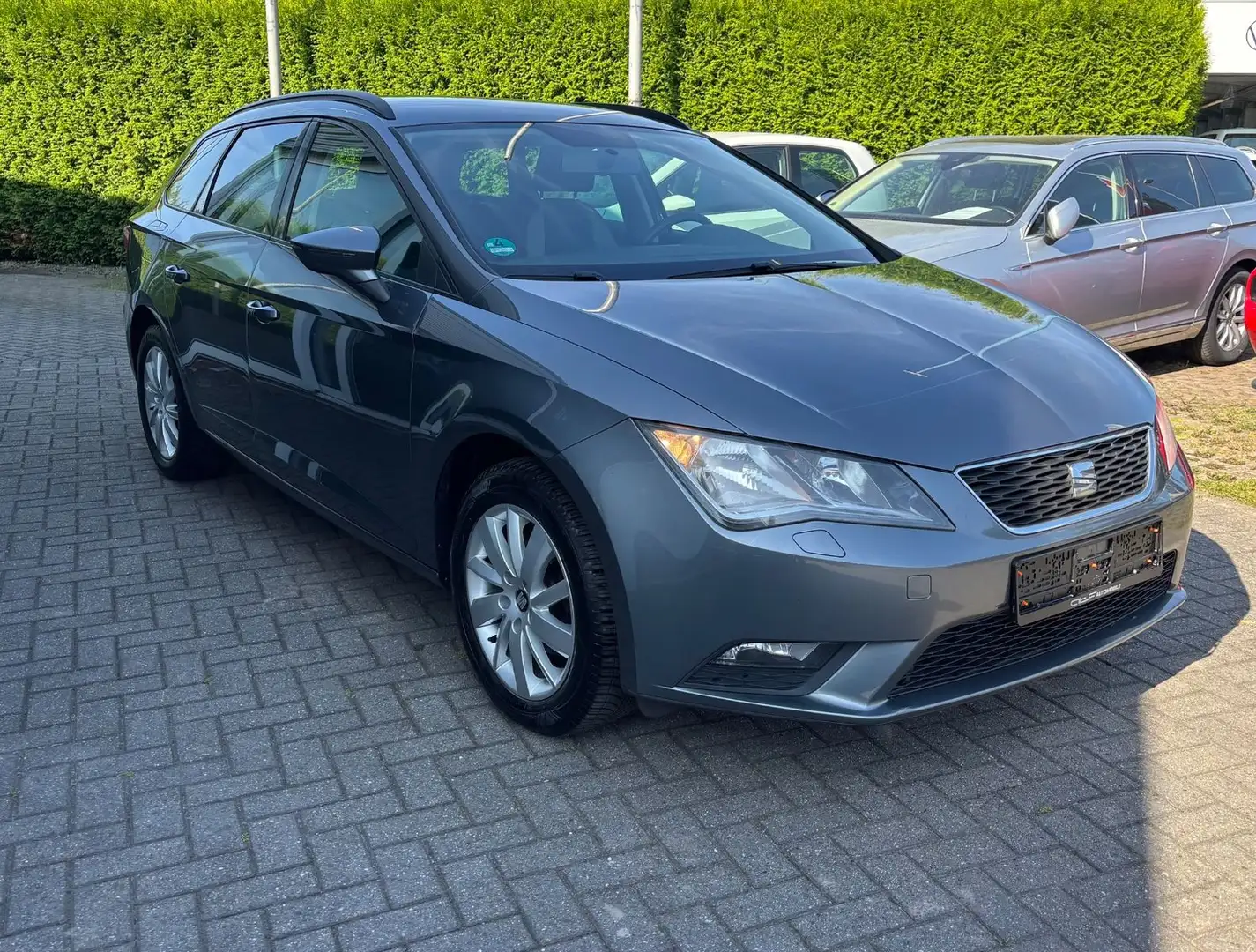 SEAT Leon ST Reference Grau - 2