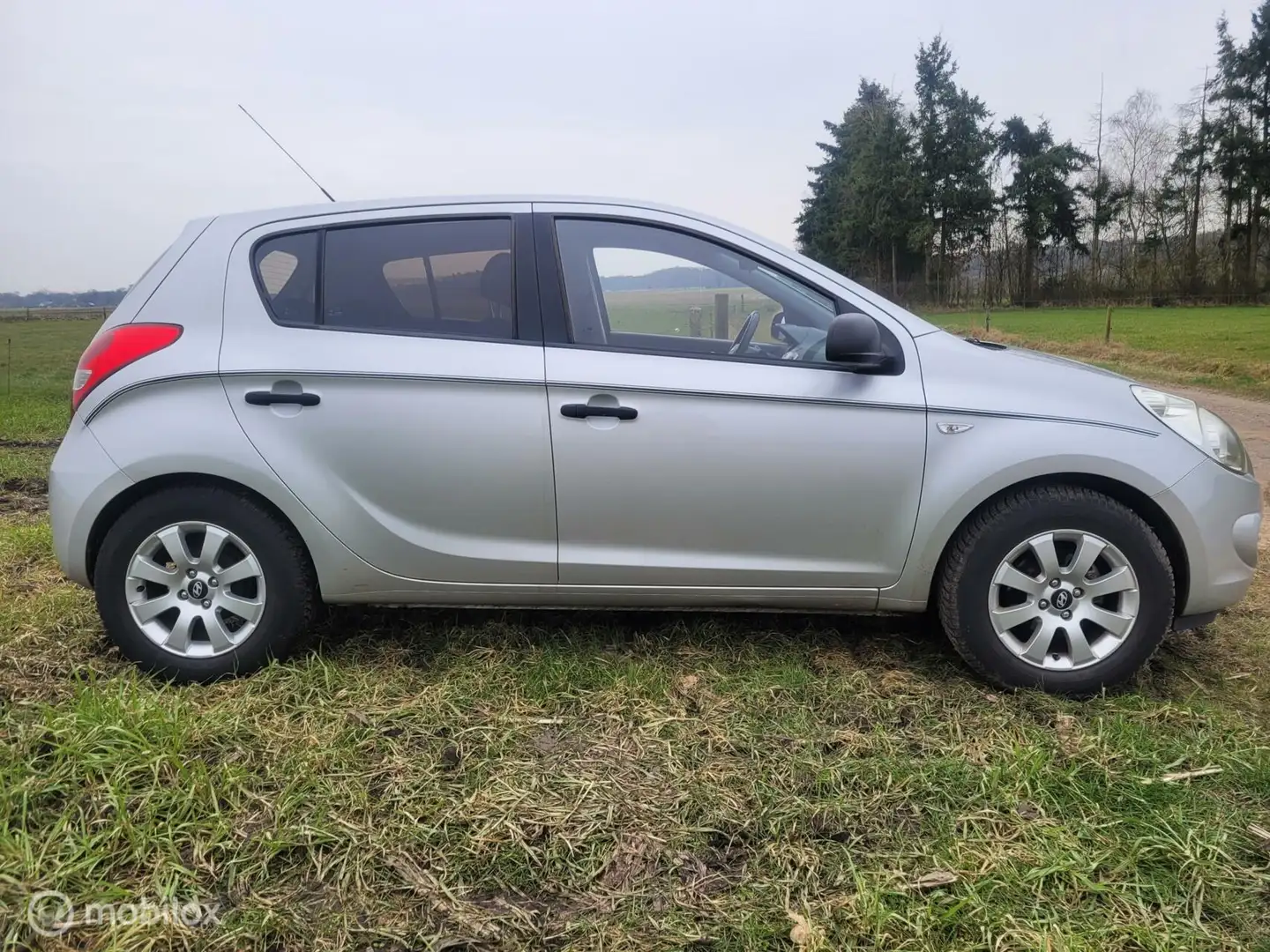 Hyundai i20 1.2i i-Drive | KOPPELING VV | 145.000KM | AIRCO Gris - 2