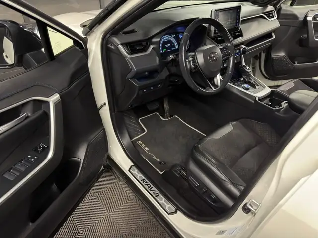 Toyota RAV4 view 9