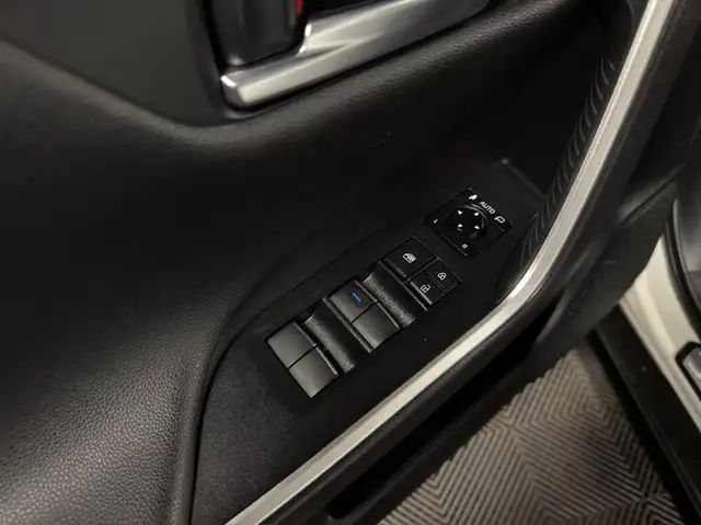 Toyota RAV4 view 10