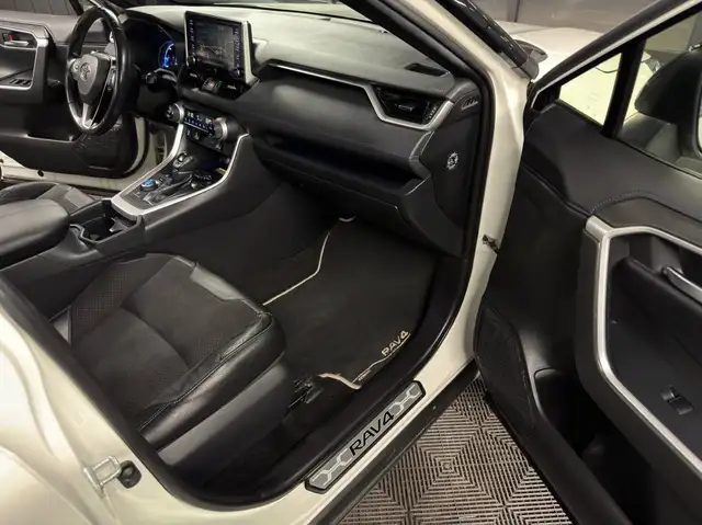 Toyota RAV4 view 13