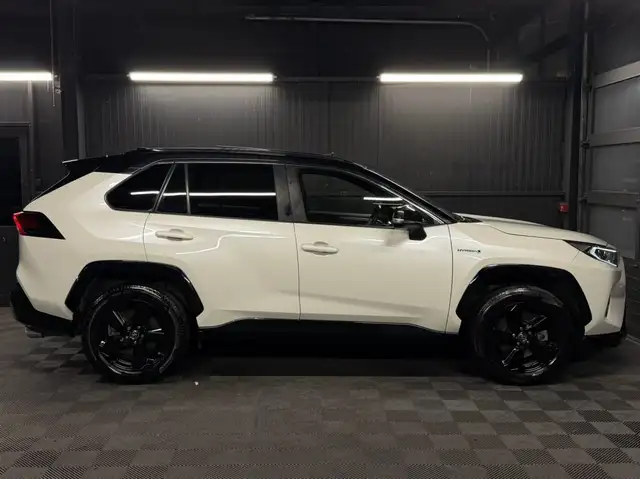 Toyota RAV4 view 2