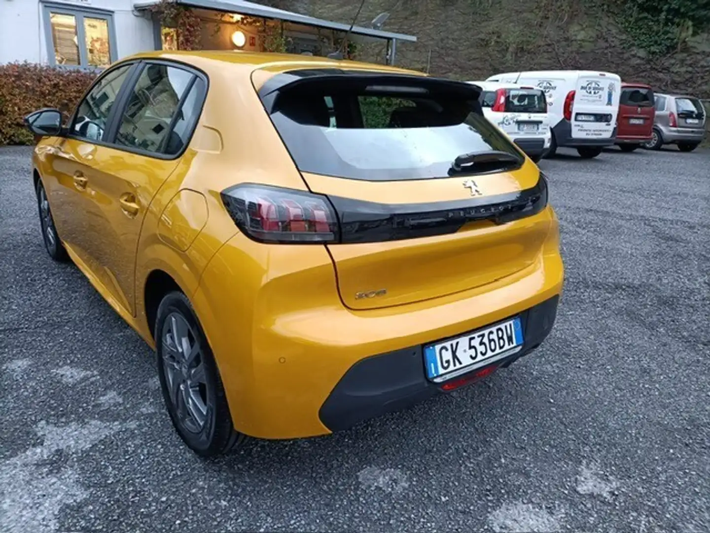 Peugeot 208 PureTech 100 Stop&Start 5 porte Allure Giallo - 2