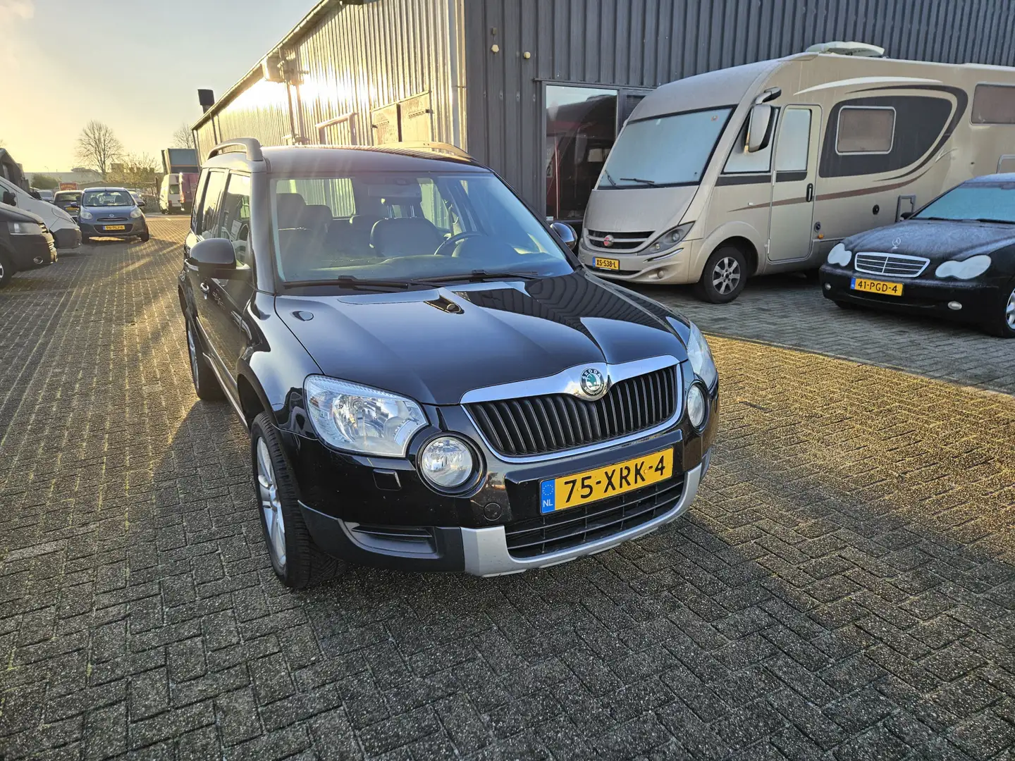 Skoda Yeti 1.2 TSI Tour Schwarz - 1