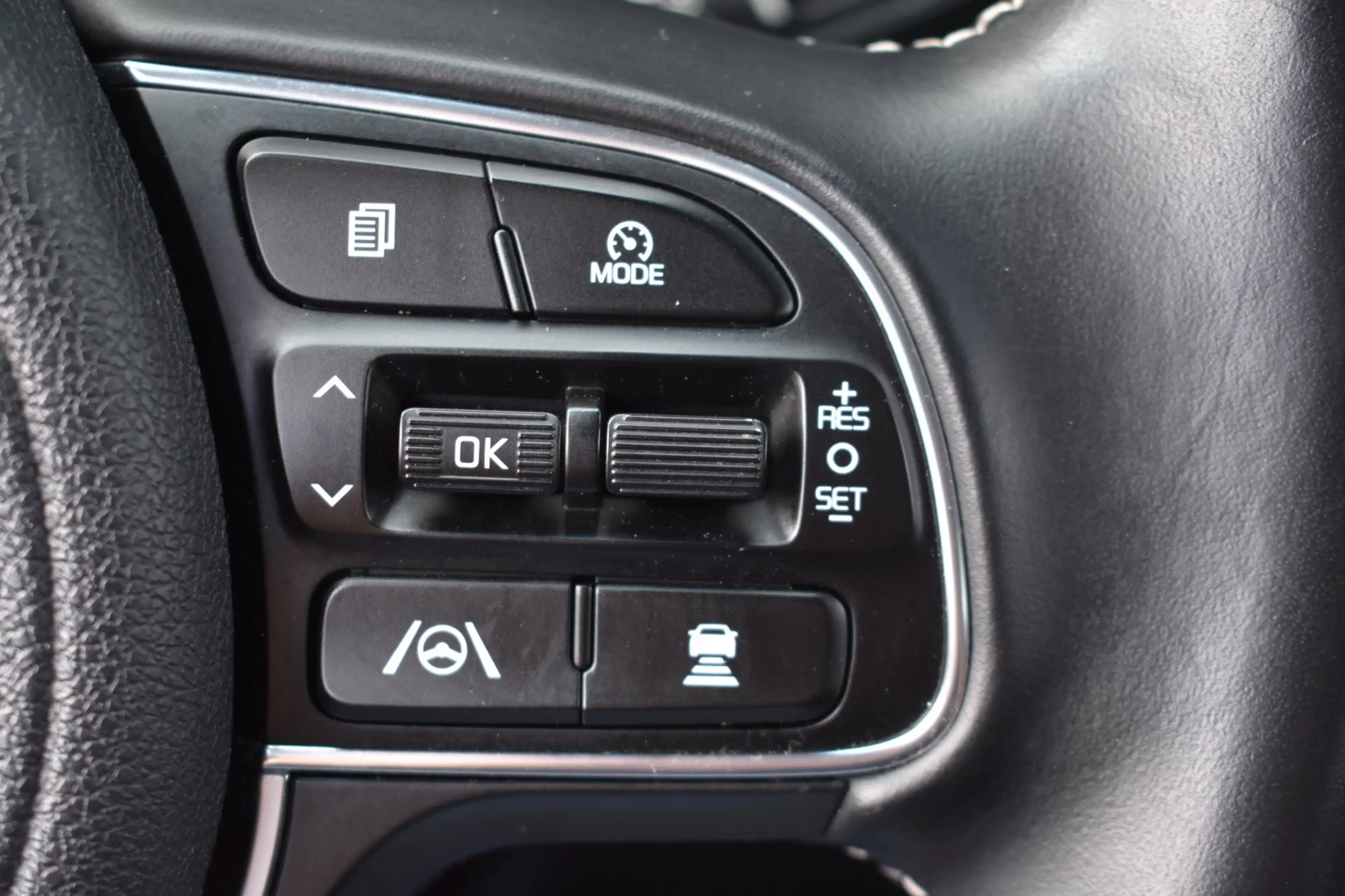 Kia e-Niro DynamicPlusLine 64 kWh SOH 100% | APPLE CARPLAY | — photo 29